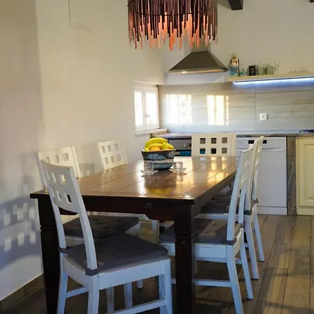 Barone - View & Free Parking Apartment Sibenik