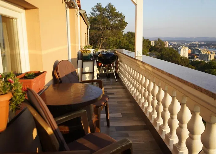 Barone - View & Free Parking