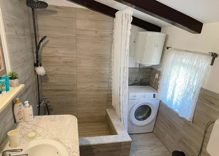 Barone - View & Free Parking Šibenik